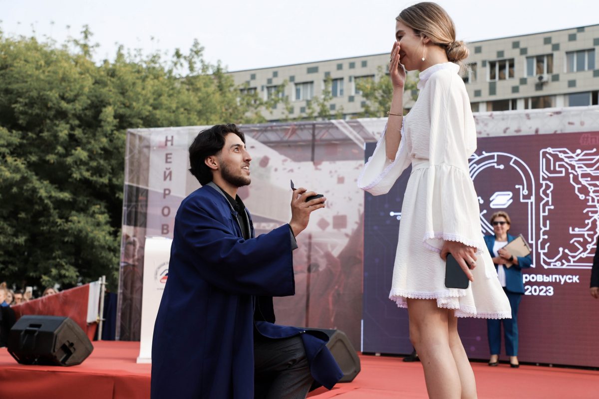 Единение сердец на нейросетевом выпускном в ГУУ | 07.07.2023 | Москва -  БезФормата