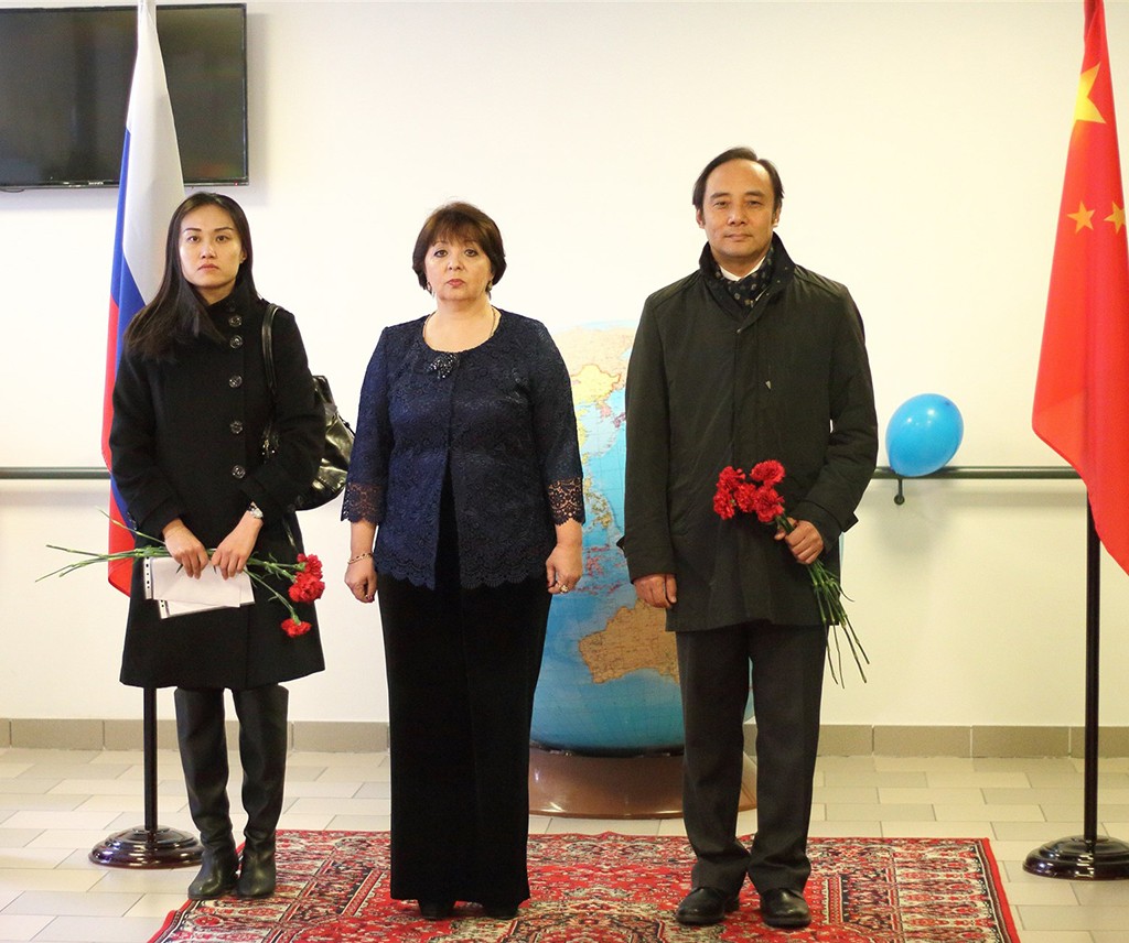 Prorektor GUU, direktor IOM i sovetnik kitajskogo posol'stva posetili novogireevskuyu gimnaziyu (7)