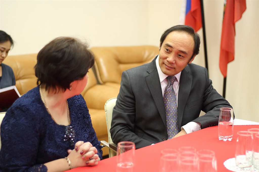 Prorektor GUU, direktor IOM i sovetnik kitajskogo posol'stva posetili novogireevskuyu gimnaziyu (9)