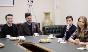Владимир Строев пригласил студентов-«отличников» ГУУ на чашку чая