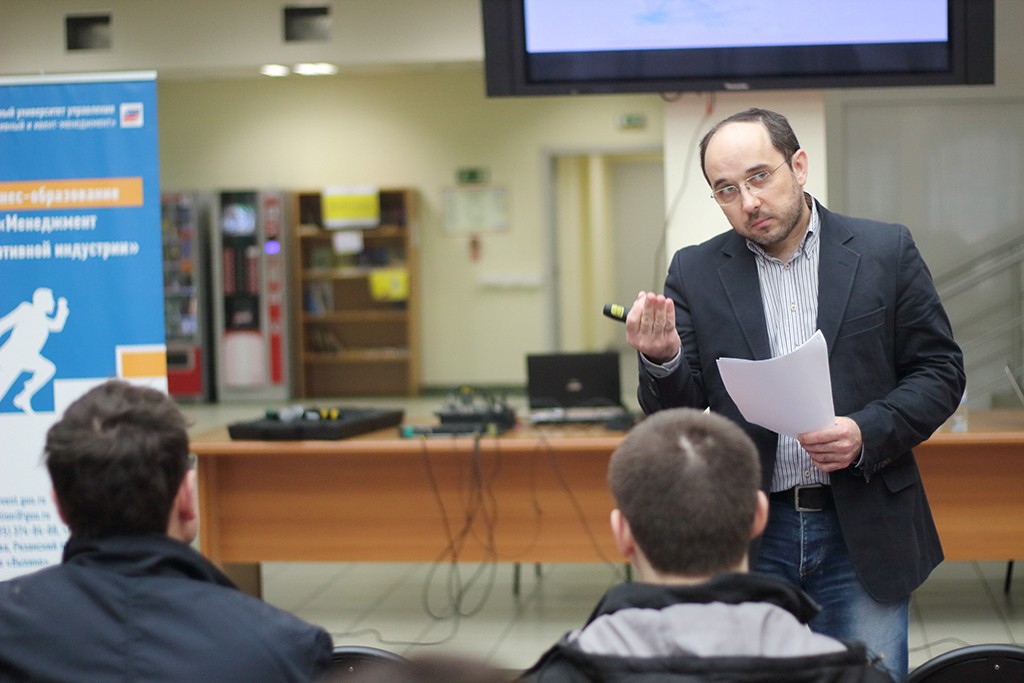 Руководитель аналитической группы пресс-центра ТАСС Андрей Журанков провел мастер-класс в ГУУ (4)